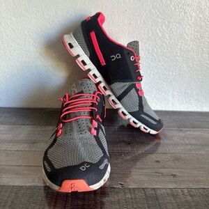 On Cloud Pink Shoes Size: 9.5 Women’s